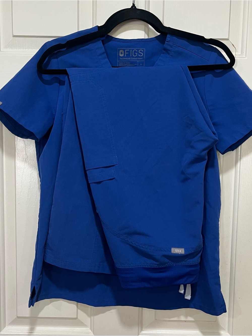 Figs Winning Blue Catarina ScrubTop& Kade Cargo Scrub Pants -size Medium/Petite